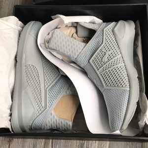 Gray Rihanna Fenty Puma’s
